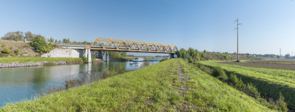 La Saône et le pont autoroutier de l'A36 franchissant la dérivation de Pagny-Seurre à Labruyère. © Région Bourgogne-Franche-Comté, Inventaire du patrimoine