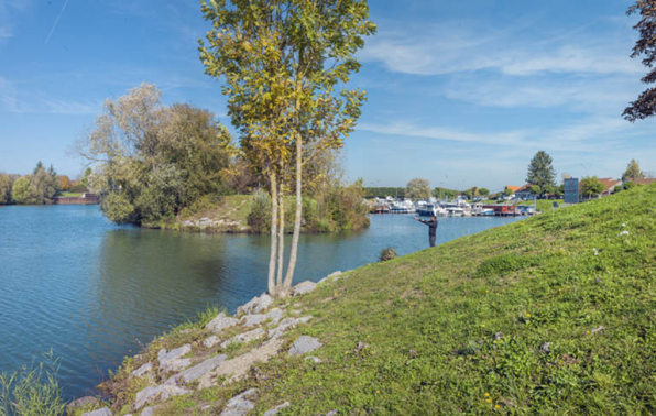 Chenal d'entrée dans le port. © Région Bourgogne-Franche-Comté, Inventaire du patrimoine