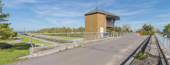 Vue d'ensemble du site d'écluse et du poste de commande. © Région Bourgogne-Franche-Comté, Inventaire du patrimoine