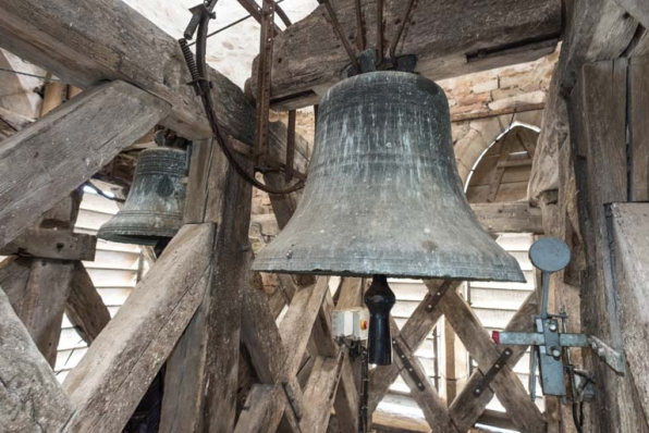 Vue d'ensemble des deux cloches. © Région Bourgogne-Franche-Comté, Inventaire du patrimoine Vue d'ensemble des deux cloches. © Région Bourgogne-Franche-Comté, Inventaire du patrimoine