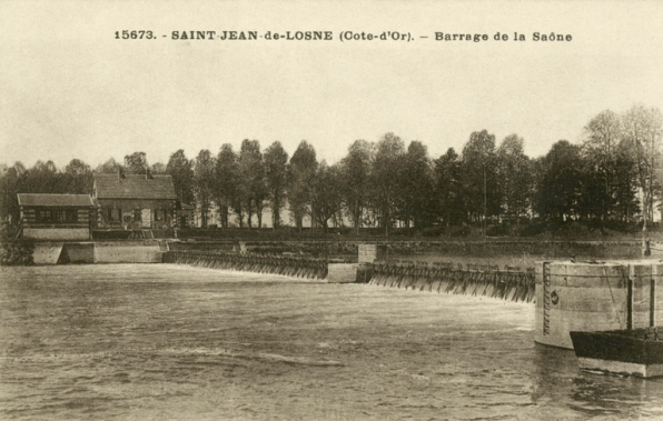 L'ancien barrage de Saint-Jean-de-Losne, aujourd'hui détruit. Il ne reste plus que le pertuis à droite. © Archives départementales de Saône-et-Loire