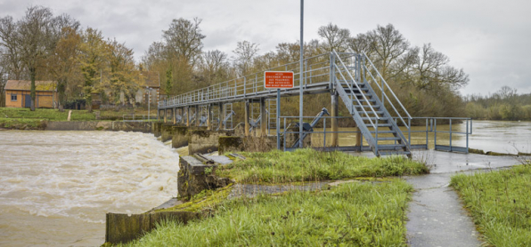 Le barrage, la maison et le magasin à aiguilles. © Région Bourgogne-Franche-Comté, Inventaire du patrimoine