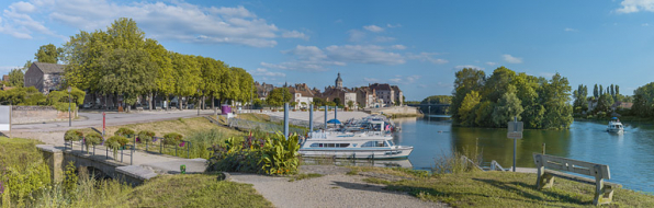 La ville de Seurre depuis la raie Mignot, en amont. A droite, la Saône, à gauche, le pont. © Région Bourgogne-Franche-Comté, Inventaire du patrimoine