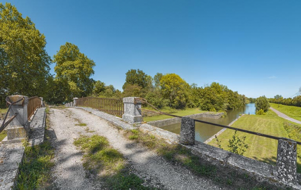 Vue d'ensemble du pont et de l'ancienne dérivation de Seurre. © Région Bourgogne-Franche-Comté, Inventaire du patrimoine