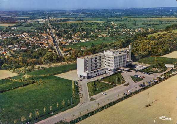 Vue aérienne avec la ville de Pougues-les-Eaux à l'arrière-plan. © Région Bourgogne-Franche-Comté, Inventaire du patrimoine