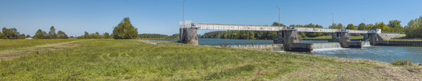 Vue d'ensemble du barrage depuis la rive droite. © Région Bourgogne-Franche-Comté, Inventaire du patrimoine