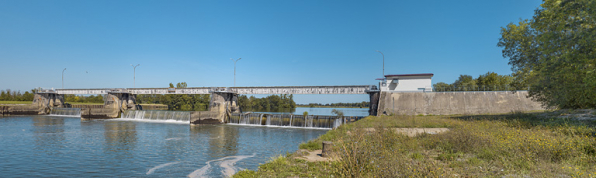 Vue d'ensemble du barrage depuis Charnay-lès-Chalon, rive gauche. © Région Bourgogne-Franche-Comté, Inventaire du patrimoine