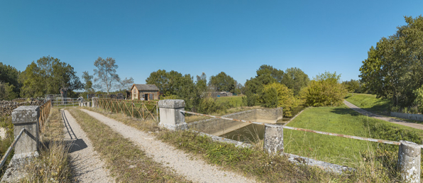 Le site d'écluse vu depuis le pont sur écluse. © Région Bourgogne-Franche-Comté, Inventaire du patrimoine