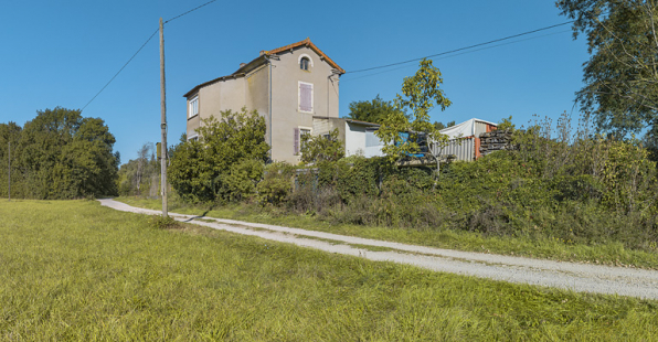 Mur pignon et arrière de la maison éclusière. © Région Bourgogne-Franche-Comté, Inventaire du patrimoine