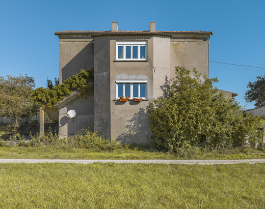 Façade arrière avec l'ajout d'un avant-corps central. © Région Bourgogne-Franche-Comté, Inventaire du patrimoine