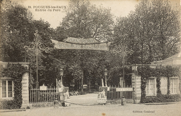 Pavillons d'entrée vers 1910. © Région Bourgogne-Franche-Comté, Inventaire du patrimoine