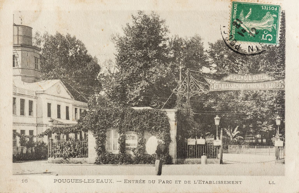 Pavillons d'entrée vers 1910. © Région Bourgogne-Franche-Comté, Inventaire du patrimoine