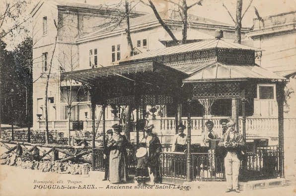 Vue de l'escalier et du kiosque en direction du casino. © Région Bourgogne-Franche-Comté, Inventaire du patrimoine