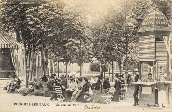 Rassemblement à proximité du kiosque à musique. © Région Bourgogne-Franche-Comté, Inventaire du patrimoine