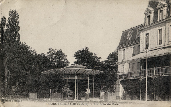 Kiosque de l'ancienne source Saint-Léger utilisé pour les dîners en plein air vers 1910. © Région Bourgogne-Franche-Comté, Inventaire du patrimoine