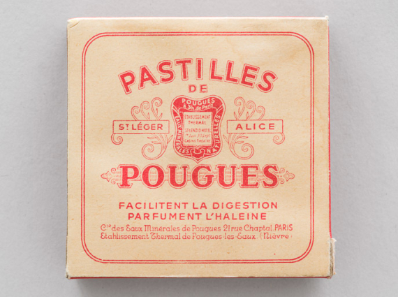 Boîte de pastilles de Pougues (face). © Région Bourgogne-Franche-Comté, Inventaire du patrimoine