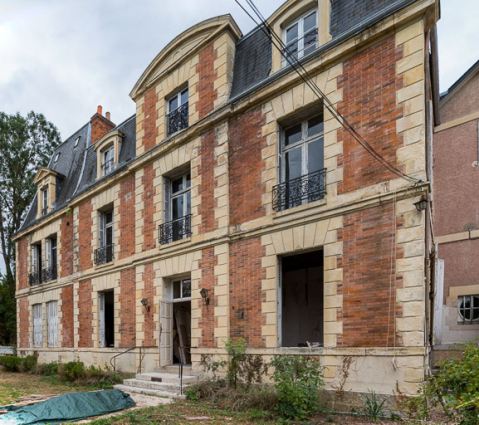 Façade sur l'avenue de Paris, vue de trois-quarts depuis le nord. © Région Bourgogne-Franche-Comté, Inventaire du patrimoine