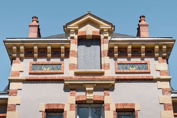 Avant-corps central de la façade principale, détail. © Région Bourgogne-Franche-Comté, Inventaire du patrimoine