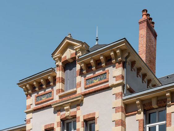 Avant-corps central de la façade principale, détail. © Région Bourgogne-Franche-Comté, Inventaire du patrimoine