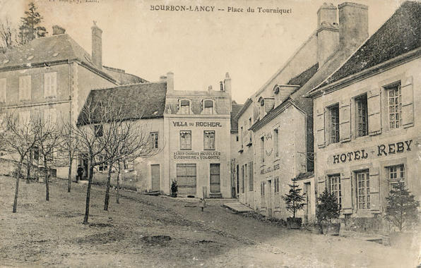 Façade de la maison sur la place du Tourniquet. © Région Bourgogne-Franche-Comté, Inventaire du patrimoine