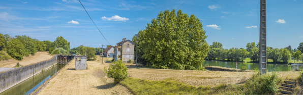 Vue d'ensemble du site d'écluse depuis l'aval. © Région Bourgogne-Franche-Comté, Inventaire du patrimoine