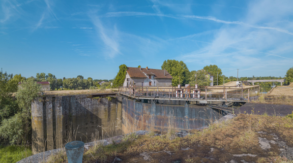 Les portes amont de l'ancienne écluse. © Région Bourgogne-Franche-Comté, Inventaire du patrimoine