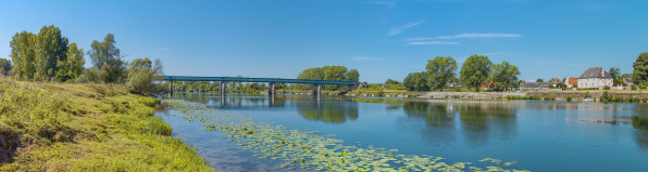 Vue d'ensemble du hameau de Chauvort et de la digue entre l'ancien pont suspendu et le viaduc. © Région Bourgogne-Franche-Comté, Inventaire du patrimoine