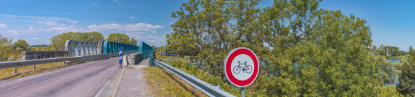 Le pont mixte de Chauvort : à gauche, la voie ferrée desaffectée et à droite, la voie routière et piétonne. © Région Bourgogne-Franche-Comté, Inventaire du patrimoine