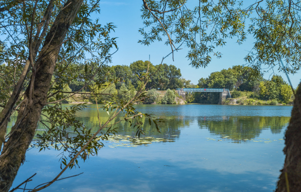 Le pont sur la Dheune, depuis la rive gauche. © Région Bourgogne-Franche-Comté, Inventaire du patrimoine