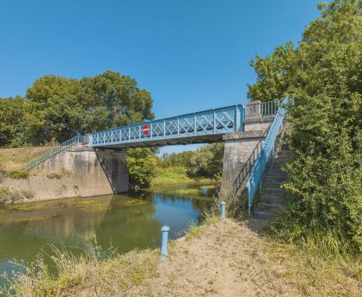 Le pont sur la Dheune, vu d'amont.  © Région Bourgogne-Franche-Comté, Inventaire du patrimoine