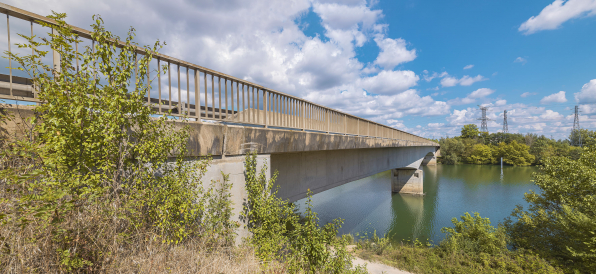 Vue d'ensemble du pont, depuis la rive droite. © Région Bourgogne-Franche-Comté, Inventaire du patrimoine