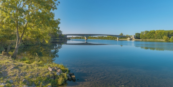 Vue d'ensemble du pont de Thorey depuis la rive gauche. © Région Bourgogne-Franche-Comté, Inventaire du patrimoine