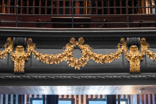 Balcon : décor du garde-corps. © Région Bourgogne-Franche-Comté, Inventaire du patrimoine