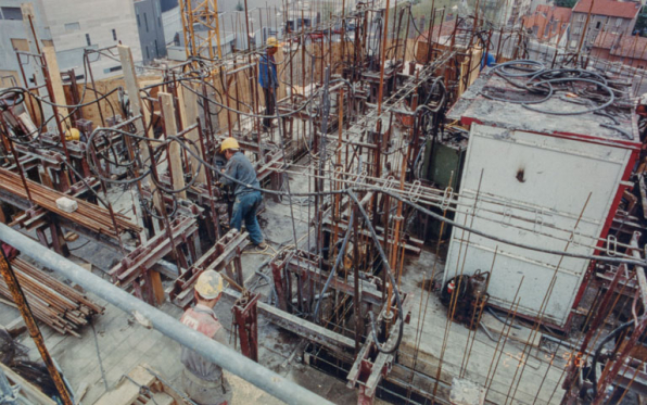 Construction : ferraillage. 29 avril 1996. © Région Bourgogne-Franche-Comté, Inventaire du patrimoine