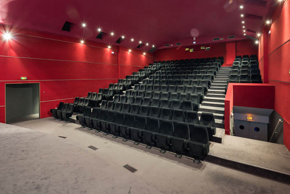 Salle 2 : vue depuis l'écran. © Région Bourgogne-Franche-Comté, Inventaire du patrimoine