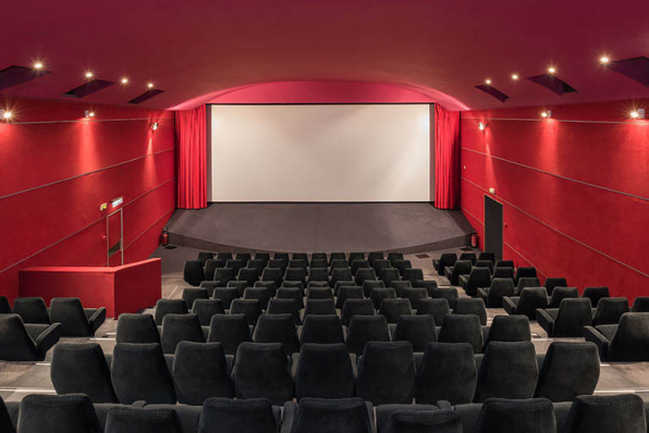 Salle 2 : vue vers l'écran. © Région Bourgogne-Franche-Comté, Inventaire du patrimoine