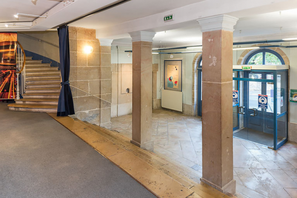 Vestibule, vu du couloir desservant le parterre. © Région Bourgogne-Franche-Comté, Inventaire du patrimoine