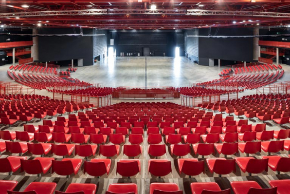 Salle : vue vers la scène. © Région Bourgogne-Franche-Comté, Inventaire du patrimoine