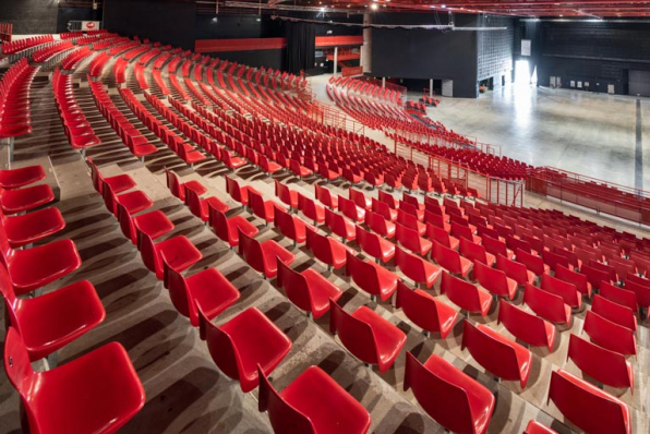 Salle : 2e gradins. © Région Bourgogne-Franche-Comté, Inventaire du patrimoine