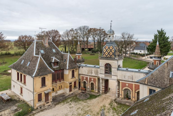 Demeure et galerie : vue plongeante depuis le "Donjon". © Région Bourgogne-Franche-Comté, Inventaire du patrimoine