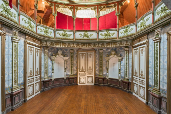 Salle : vue d'ensemble, depuis la scène. © Région Bourgogne-Franche-Comté, Inventaire du patrimoine