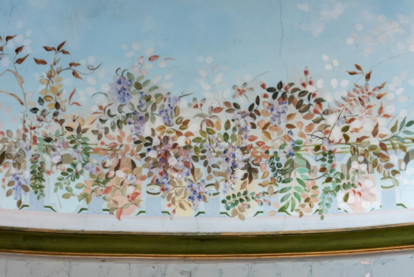 Salle, décor peint de la fausse coupole : fleurs. © Région Bourgogne-Franche-Comté, Inventaire du patrimoine