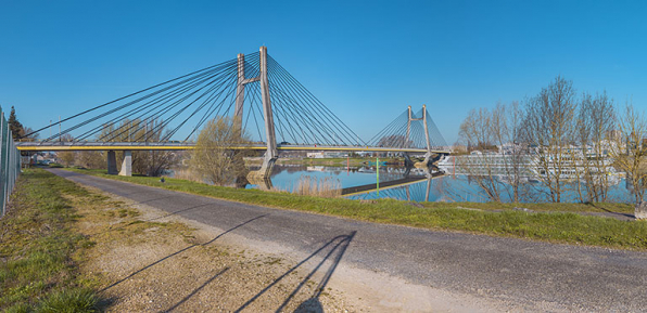 Le pont de Bourgogne, vu d'amont. © Région Bourgogne-Franche-Comté, Inventaire du patrimoine