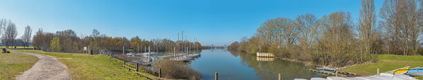 Vue d'ensemble du bassin avec en arrière-plan le pont de Bourgogne. © Région Bourgogne-Franche-Comté, Inventaire du patrimoine