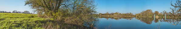 Panorama sur la Saône à hauteur du l'embouchure du canal du Centre, en amont du port nord. © Région Bourgogne-Franche-Comté, Inventaire du patrimoine