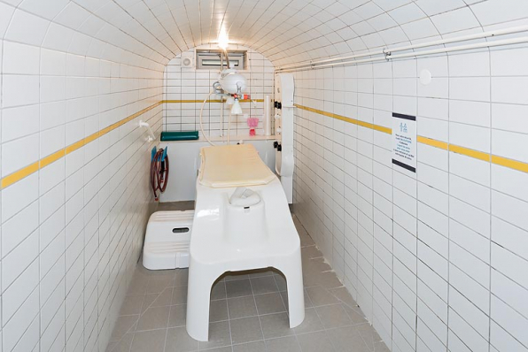 Nouvelle cabine de bain, au rez-de-chaussée. © Région Bourgogne-Franche-Comté, Inventaire du patrimoine