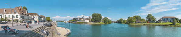 Vue d'ensemble du quai et du port Villiers, d'aval. A droite, l'accès au port de plaisance de Chalon-sur-Saône. © Région Bourgogne-Franche-Comté, Inventaire du patrimoine