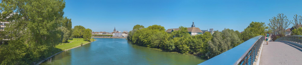 La ville de Chalon-sur-Saône vue depuis la passerelle Pierre-Soubrane. © Région Bourgogne-Franche-Comté, Inventaire du patrimoine