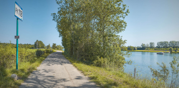 Borne indiquant le PK 118 le long du chemin de halage. © Région Bourgogne-Franche-Comté, Inventaire du patrimoine