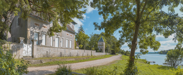 La villa "Beau Rivage" et le port d'Ormes, rive gauche. © Région Bourgogne-Franche-Comté, Inventaire du patrimoine